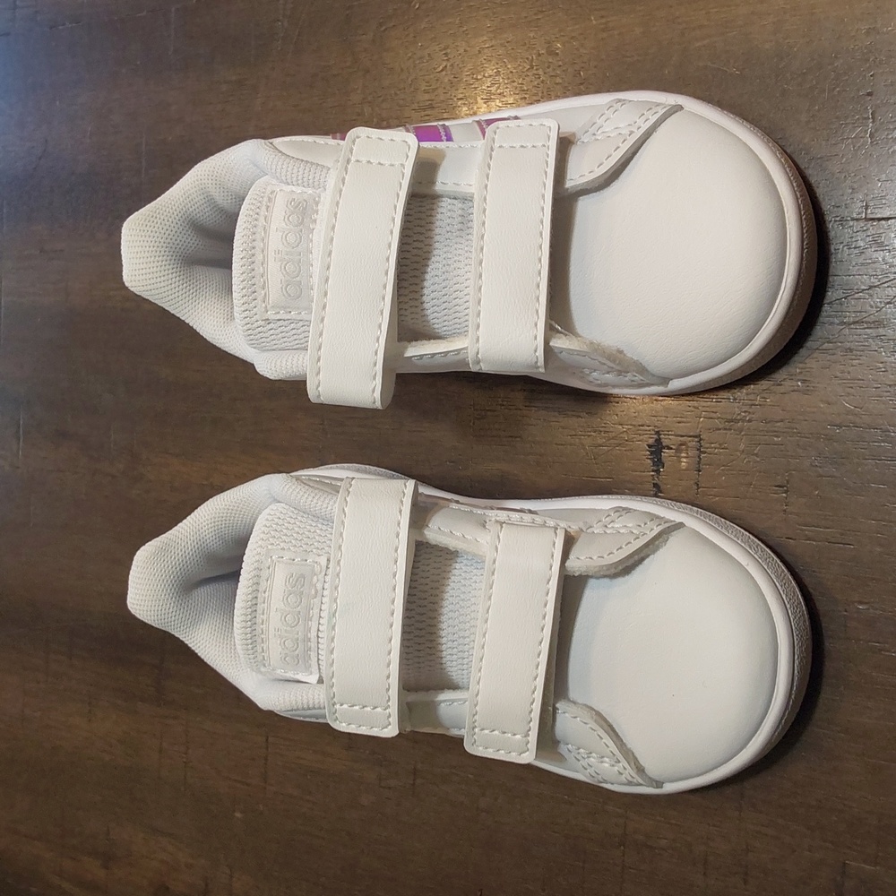 Child's NWOT Adidas shoes 6K $20.00 #336